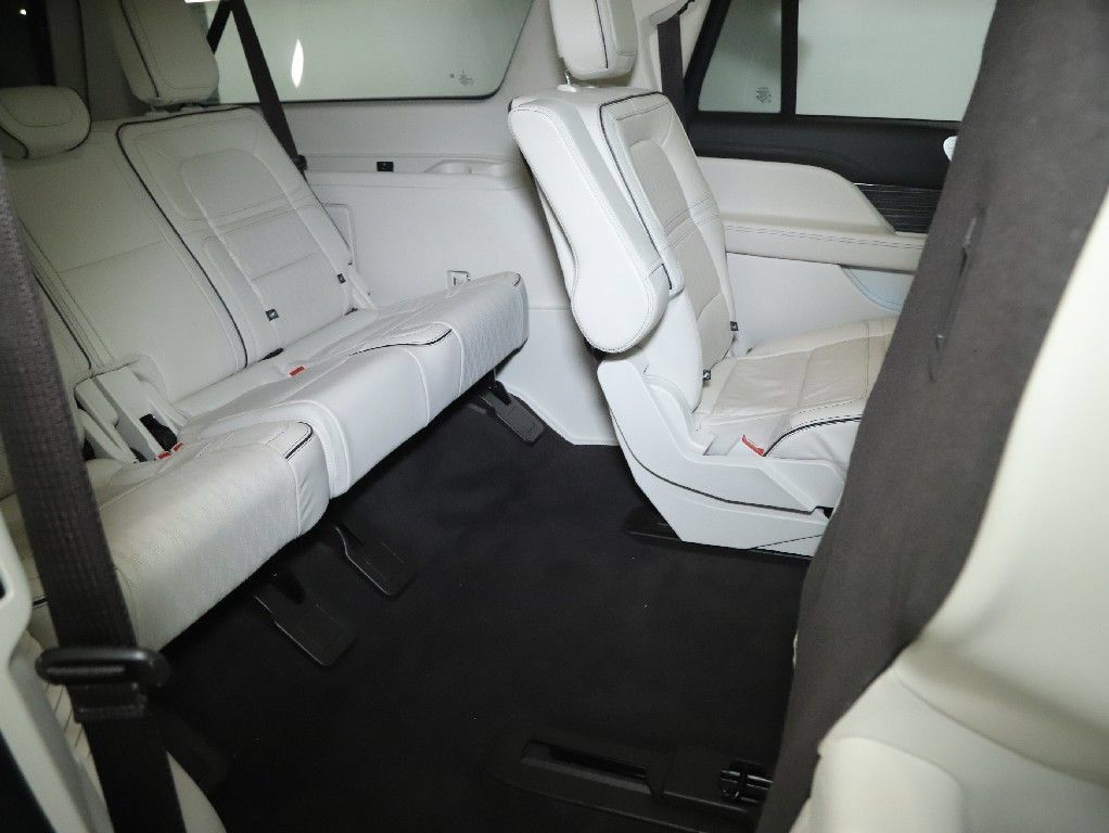 Used 2022 Lincoln Navigator L Black Label AWD/4WD image 38
