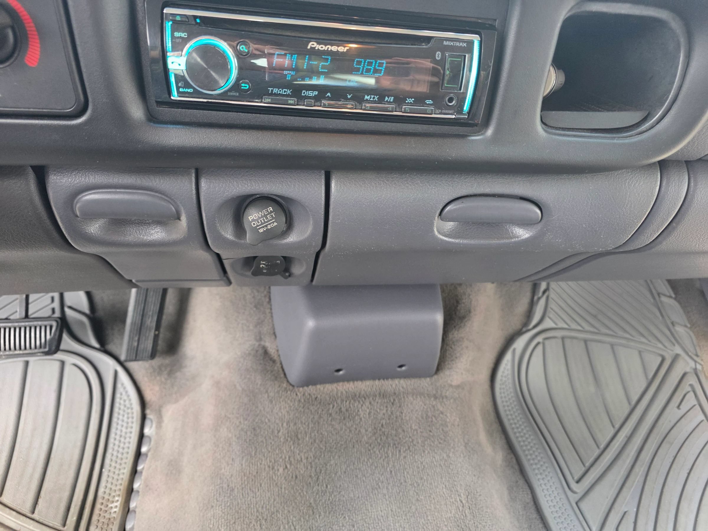 Used 2000 Dodge Ram 1500 Truck 2WD Quad Cab image 19