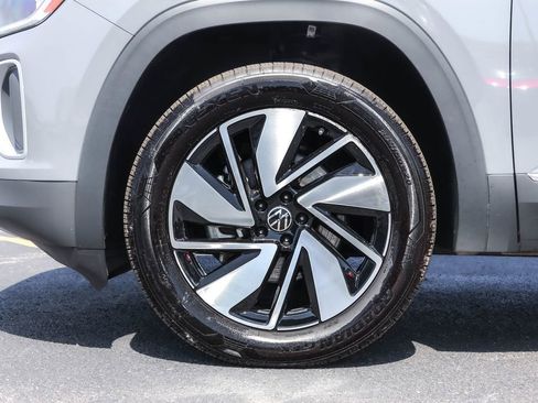 Certified 2025 Volkswagen Atlas SEL AWD/4WD image 17