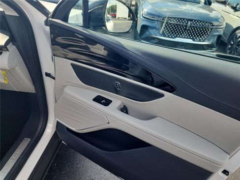 New 2026 Lincoln Nautilus Premier image 22