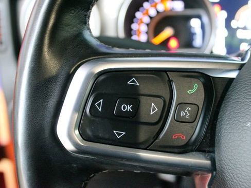 Used 2020 Jeep Wrangler Unlimited Sahara w/ Dual Top Group AWD/4WD image 15