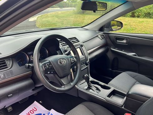 Used 2016 Toyota Camry LE image 10