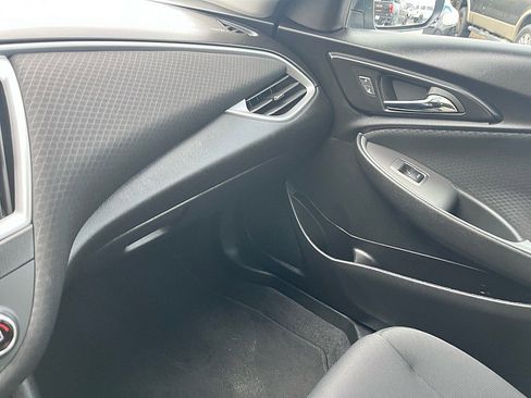 Used 2025 Chevrolet Malibu LT image 24