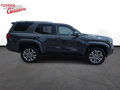 Used 2025 Toyota 4Runner Limited AWD/4WD image 4