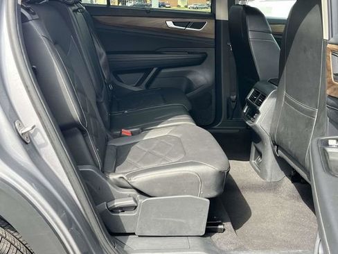 Used 2025 Volkswagen Atlas SE FWD image 23