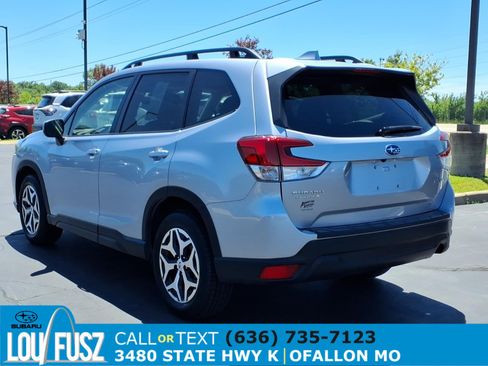 Used 2022 Subaru Forester Premium AWD/4WD image 5