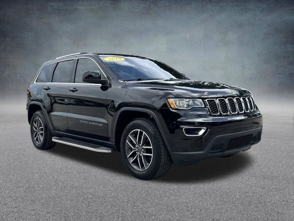 Certified 2019 Jeep Grand Cherokee Laredo w/ Laredo X Package RWD image 3