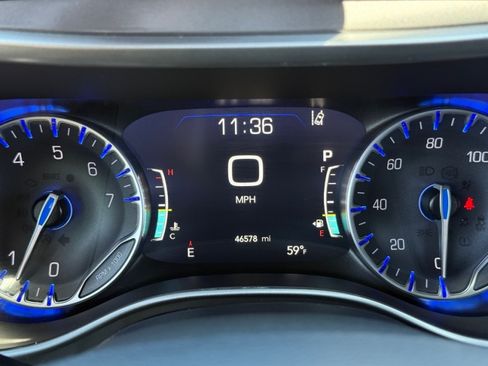 Used 2025 Chrysler Pacifica Select FWD image 21