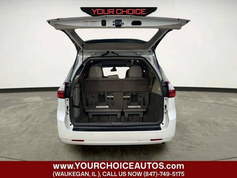 Used 2018 Toyota Sienna XLE FWD image 15