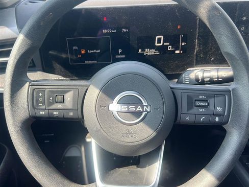 Certified 2025 Nissan Kicks SV FWD image 6