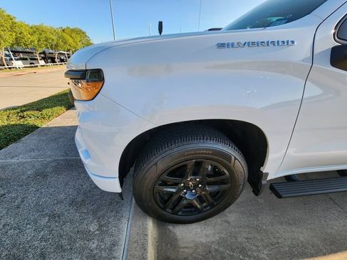 Used 2023 Chevrolet Silverado 1500 Custom RWD image 7