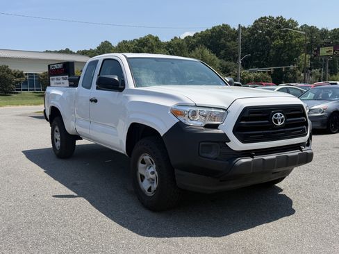 Used 2016 Toyota Tacoma SR RWD image 3