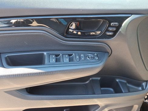Used 2023 Honda Odyssey Elite image 18