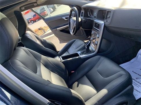 Used 2015 Volvo V60 T5 Premier w/ Convenience Package image 14
