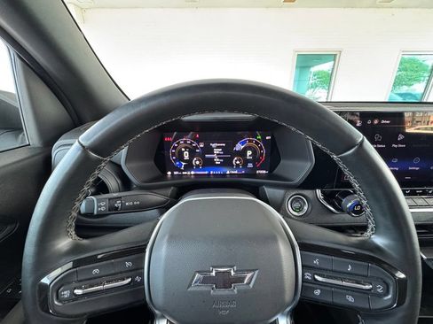 Used 2025 Chevrolet Colorado Trail Boss AWD/4WD image 33