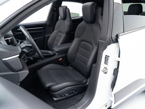 Used 2024 Porsche Macan 4 Electric image 5