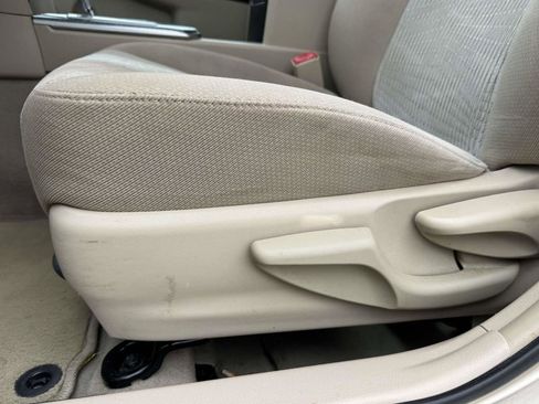 Used 2012 Toyota Camry LE image 19