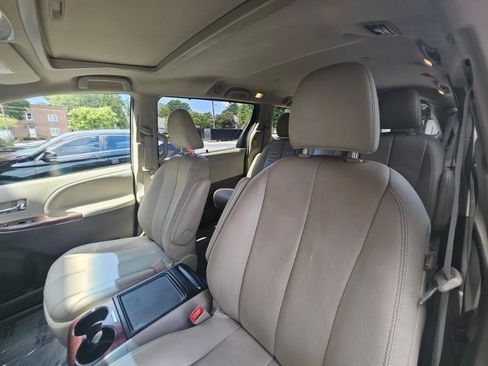 Used 2014 Toyota Sienna XLE FWD image 42