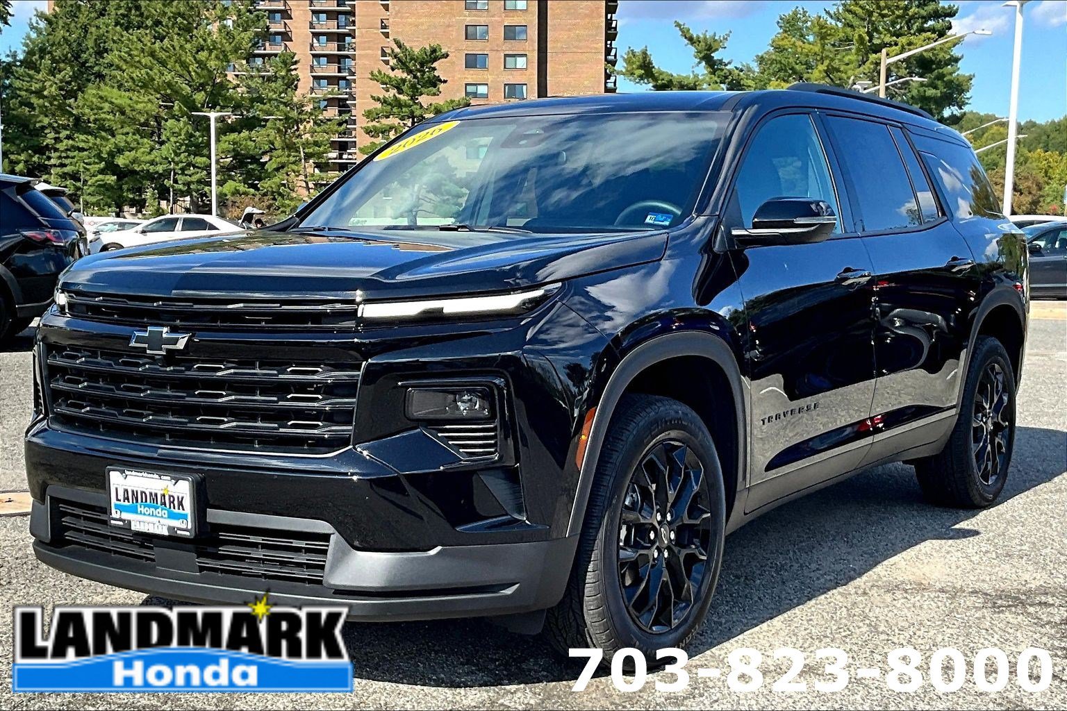 Used 2026 Chevrolet Traverse LT w/ Midnight/Sport Edition FWD image 1