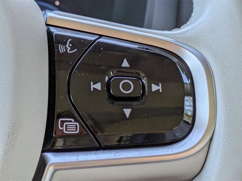 Certified 2025 Volvo XC60 T8 Core w/ Protection Package Premier image 33