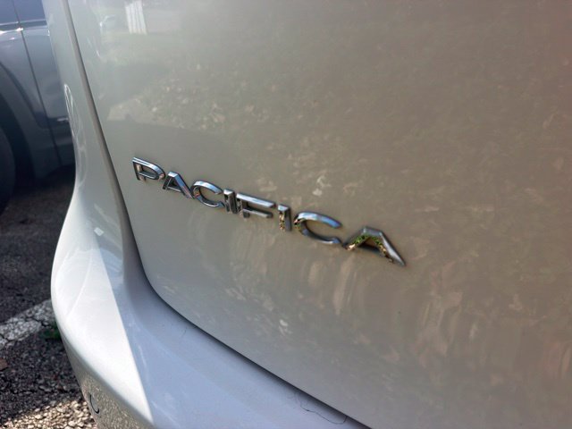 Used 2025 Chrysler Pacifica Select FWD image 11