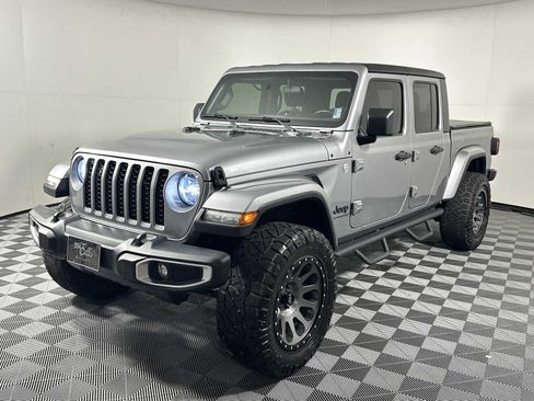 Used 2020 Jeep Gladiator Sport w/ Quick Order Package 24S image 3