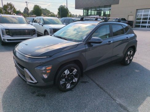 Used 2025 Hyundai Kona SEL FWD image 3