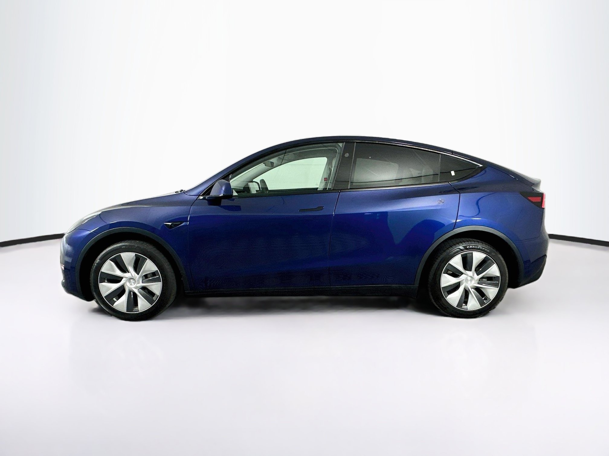 Used 2024 Tesla Model Y Long Range AWD/4WD image 4