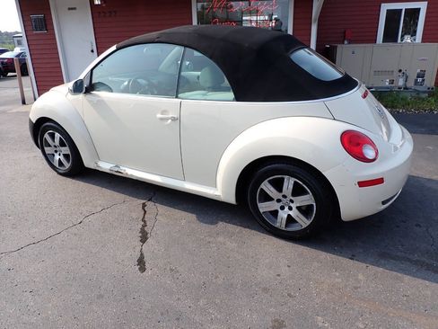 Used 2006 Volkswagen Beetle Convertible w/ Package 1 FWD image 4