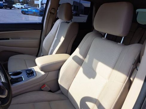 Used 2019 Jeep Grand Cherokee Laredo image 5