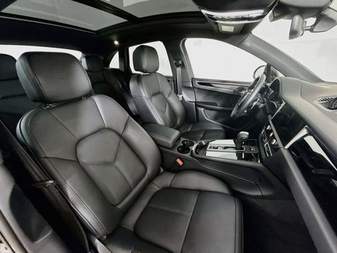 Certified 2026 Porsche Macan Turbo AWD/4WD image 28