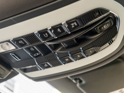 Used 2026 Porsche Macan image 28