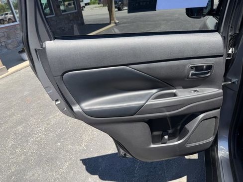 Used 2019 Mitsubishi Outlander SEL AWD/4WD image 16