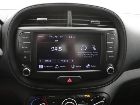 Used 2025 Kia Soul LX w/ LX Technology Package FWD image 20