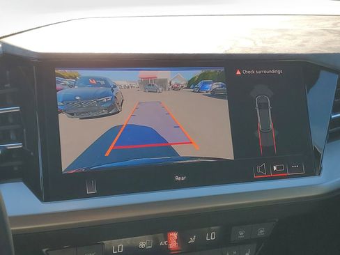 Used 2025 Audi Q4 e-tron Premium image 28