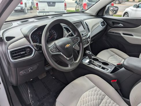 Used 2020 Chevrolet Equinox LS FWD image 12