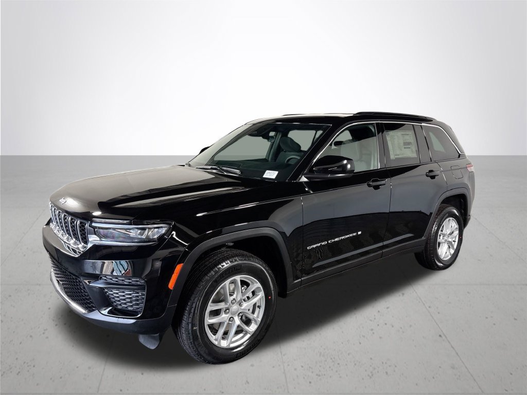 New 2026 Jeep Grand Cherokee Laredo w/ Trailer Tow Package AWD/4WD image 2