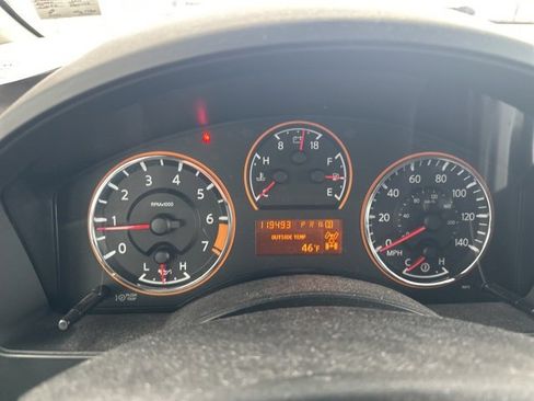 Used 2014 Nissan Titan SL w/ SL Moonroof Package image 19