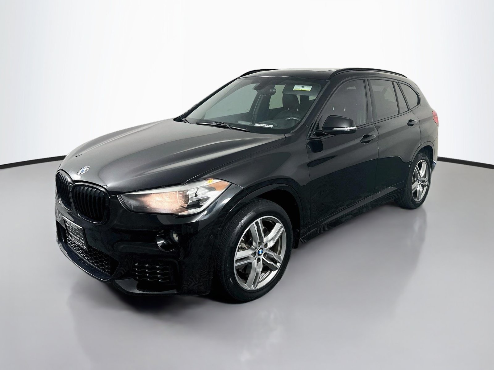 Used 2018 BMW X1 sDrive28i w/ M Sport Package FWD image 3