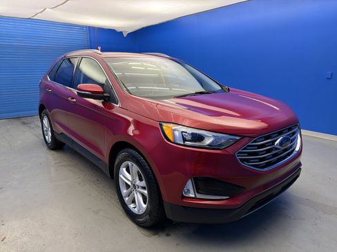 Used 2020 Ford Edge SEL w/ Convenience Package image 2