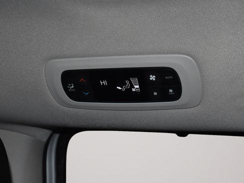 Certified 2024 Chrysler Pacifica Touring-L FWD image 26