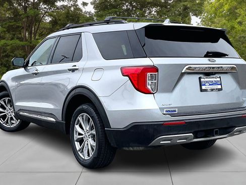 Certified 2020 Ford Explorer XLT w/ Equipment Group 202A image 4