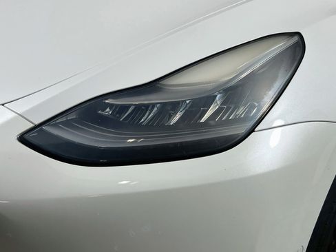 Used 2021 Tesla Model Y 2WD image 12