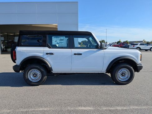 New 2025 Ford Bronco 4-Door image 3