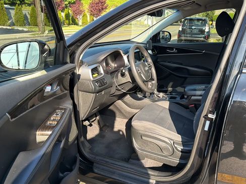 Used 2019 Kia Sorento L FWD image 23