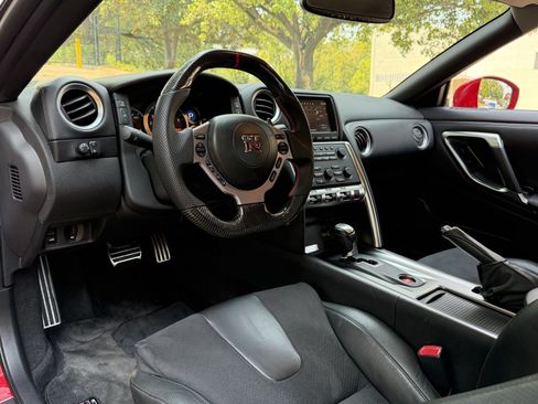 Used 2010 Nissan GT-R Premium AWD/4WD image 15