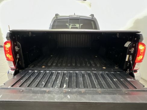 Used 2016 Toyota Tacoma SR5 w/ Towing Package RWD image 24