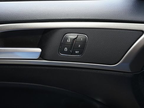 Used 2019 Ford Fusion SEL image 23