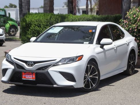 Used 2020 Toyota Camry SE FWD image 4