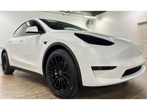 Used 2023 Tesla Model Y Long Range AWD/4WD image 5